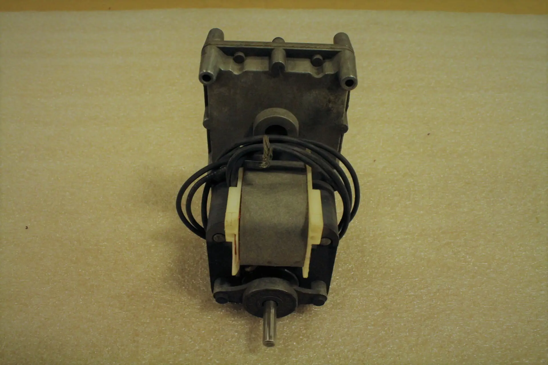 3-20-08653 Feeder Gear Motor (44 MAGNUM)