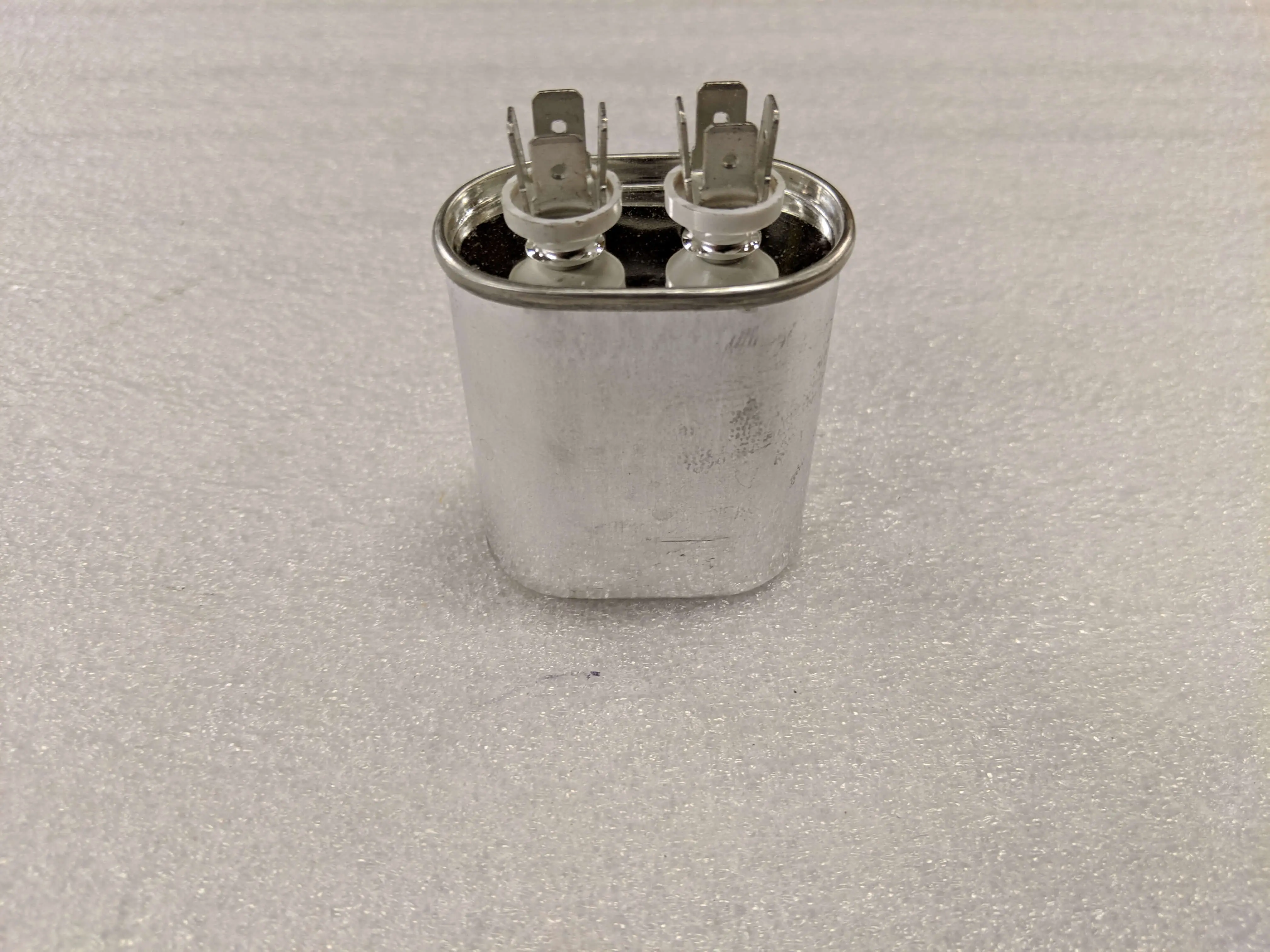 3-20-69654 Motor Run Capacitor 370 Vac (Magnum/VF3000)